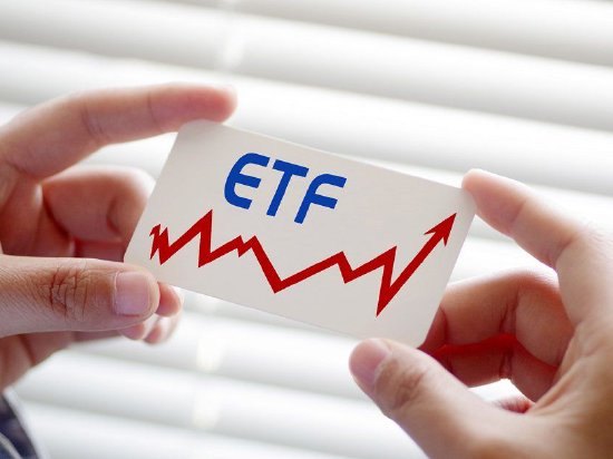 你恐慌我贪婪!超600亿元资金疯抢行业主题ETF,这些板块正被爆买(附名单)